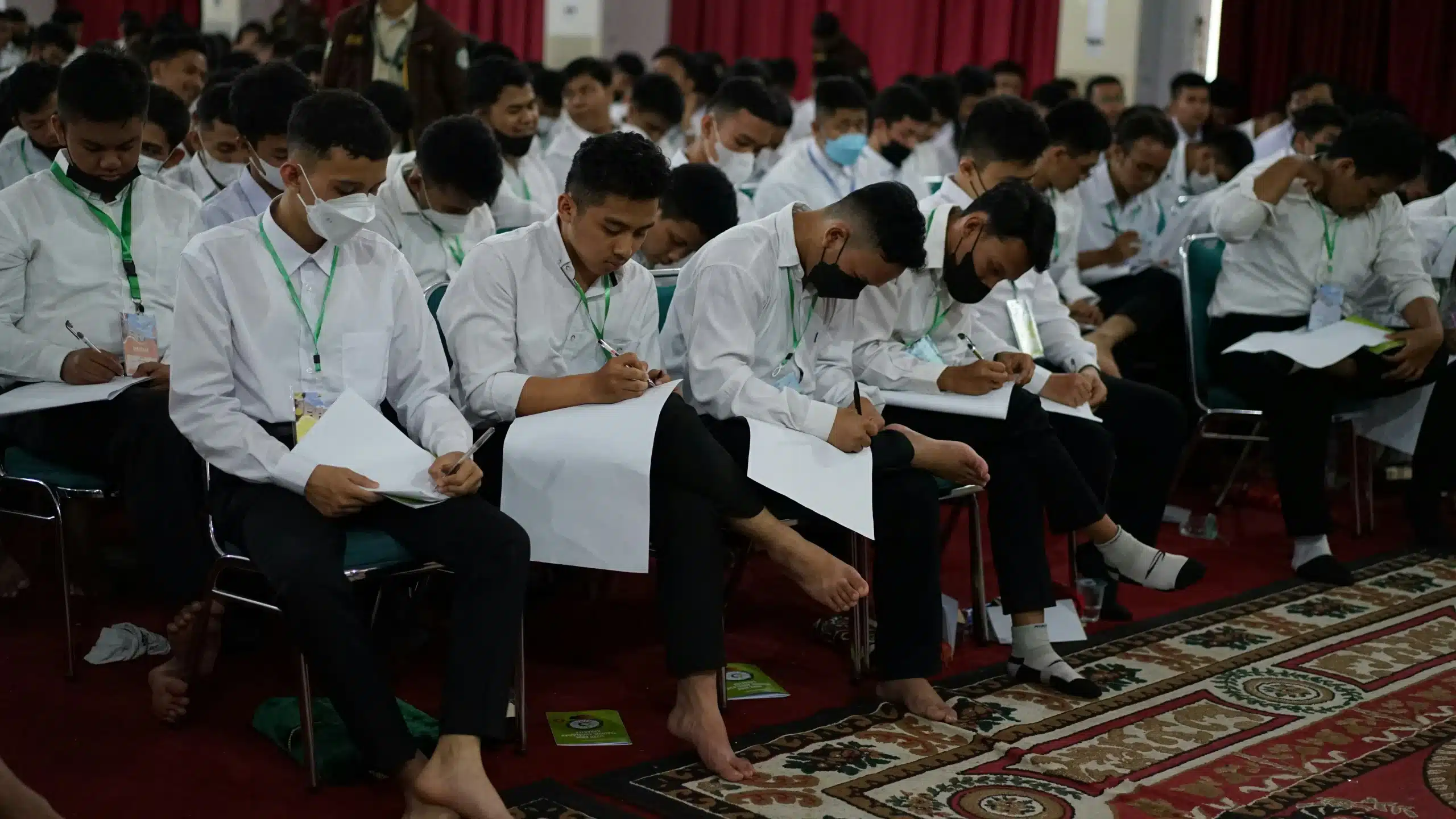 Study participants being recruited in a university